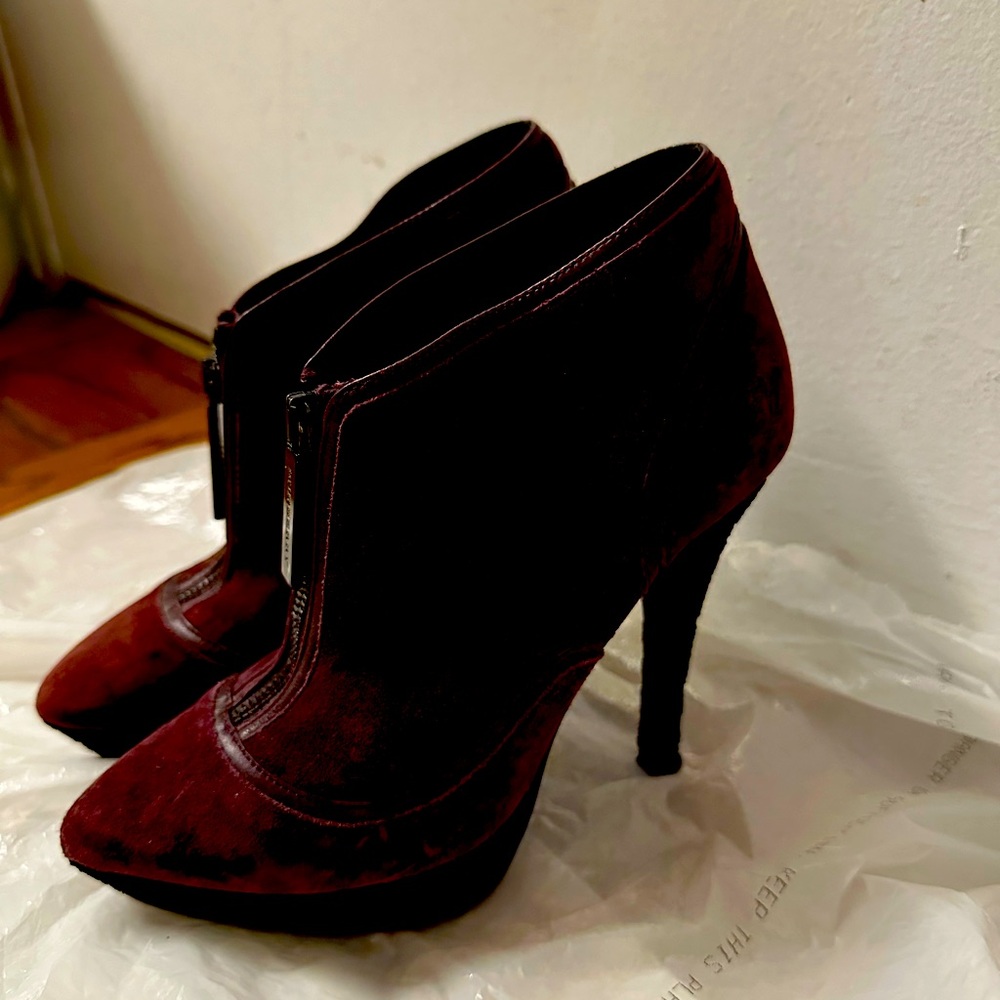 Burberry Burgundy  Suede Ankle Boots/Booties 35 Fall Trend